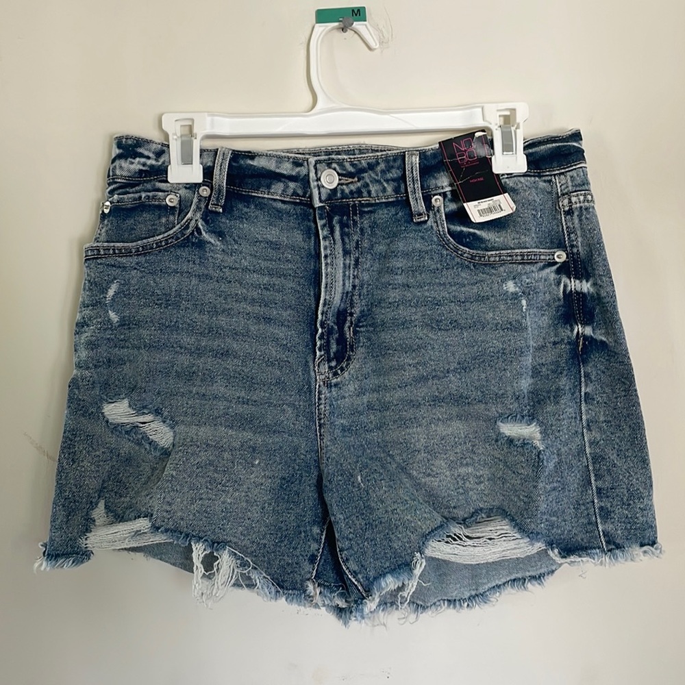 No Boundaries distressed denim shorts junior size 13 new with tags